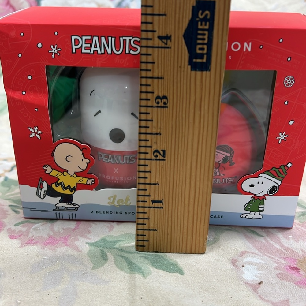 Snoopy Peanuts 2 blending sponges & case - Picture 4 of 10
